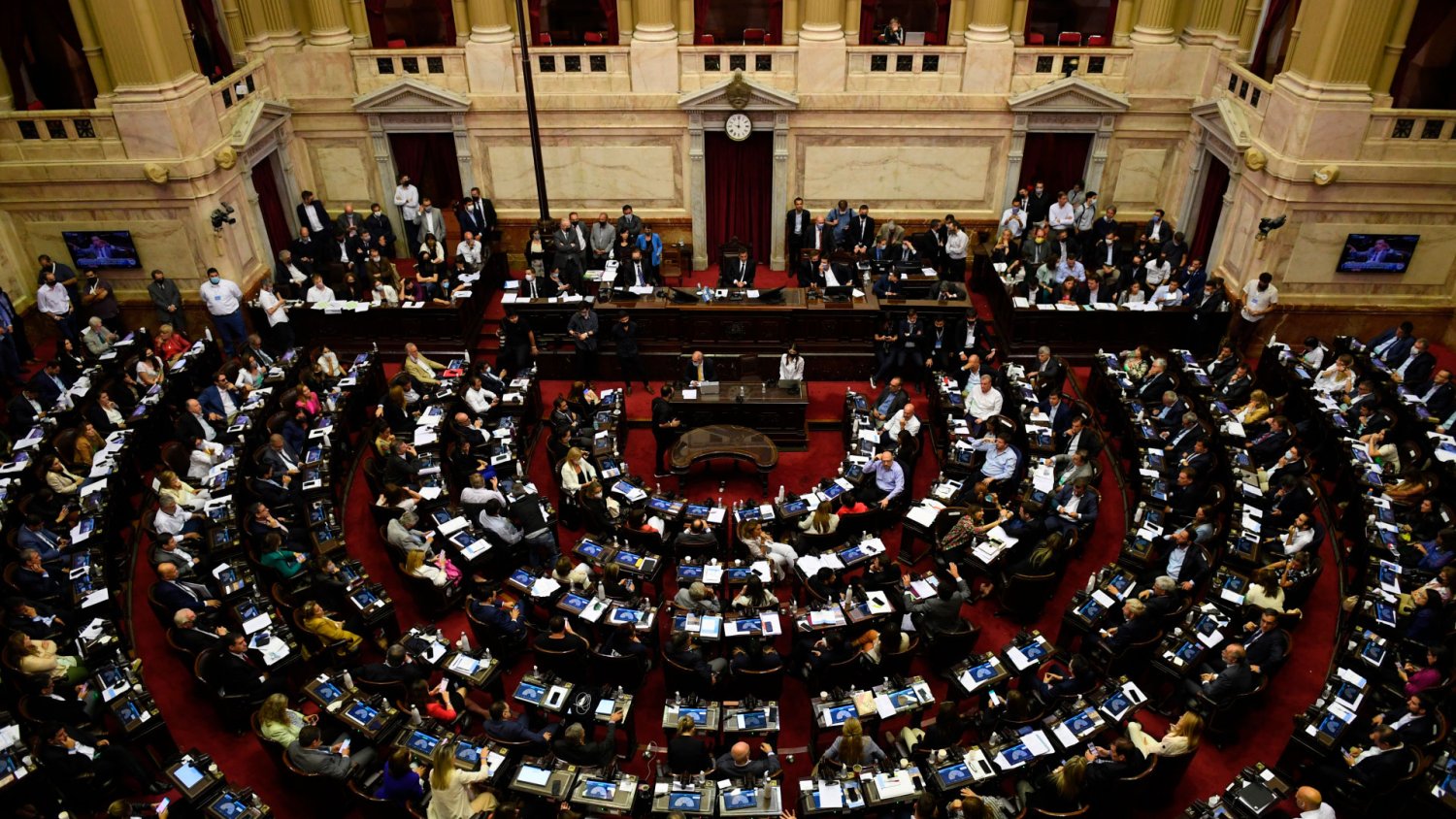 Ingresó al Congreso el DNU que amplía facultades de la SIDE y la oposición negocia votos para rechazarlo