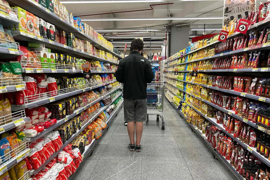 INFLACIÓN A LA BAJA, PERO EL BOLSILLO NO LO SIENTE: LA GRAN DUDA DE LOS ARGENTINOS