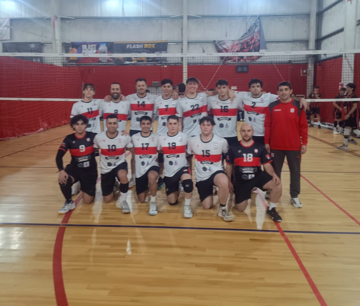 DERROTA DEL GALLO EN CASA, AUNQUE MOSTRÓ UNA NOTABLE MEJORA EN SU JUEGO