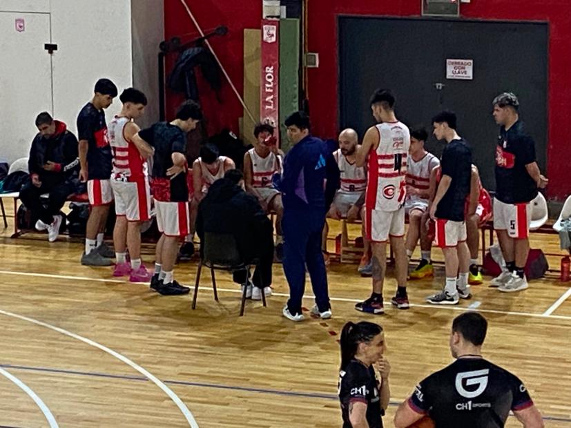 BÁSQUET: MORÓN REACCIONÓ TARDE Y SE QUEDÓ SIN TIEMPO PARA LA HAZAÑA