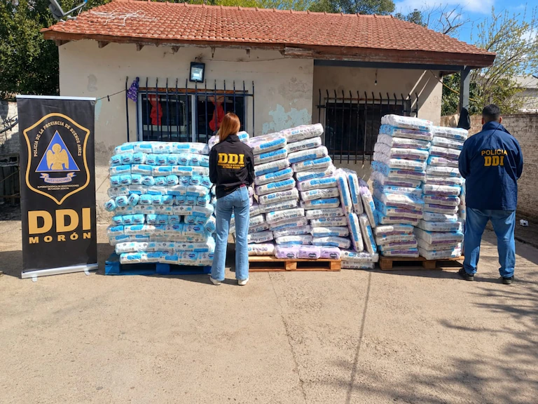 RECUPERARON UN CARGAMENTO DE PAÑALES ROBADO TRAS UN GOLPE COMANDO EN LA AUTOPISTA PRESIDENTE PERÓN
