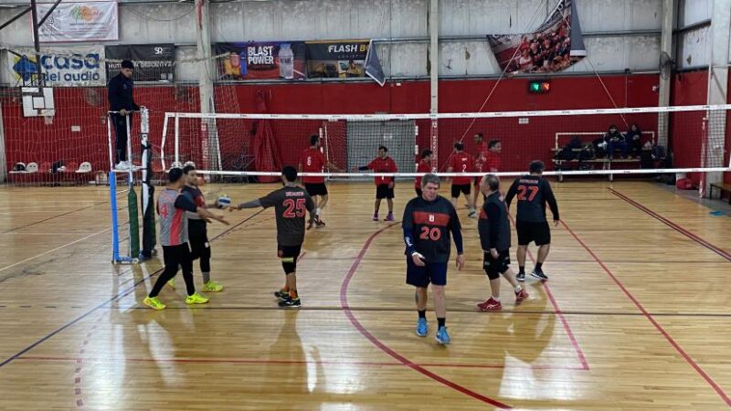 MAXIVÓLEY: TRIUNFO DE CLUB MORÓN EN UN PARTIDO MARATÓN