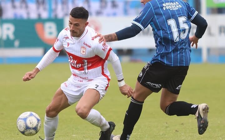 RACING DE CÓRDOBA 1 – DEPORTIVO MORÓN 2: EL GALLO SE SUBIÓ A LA PUNTA