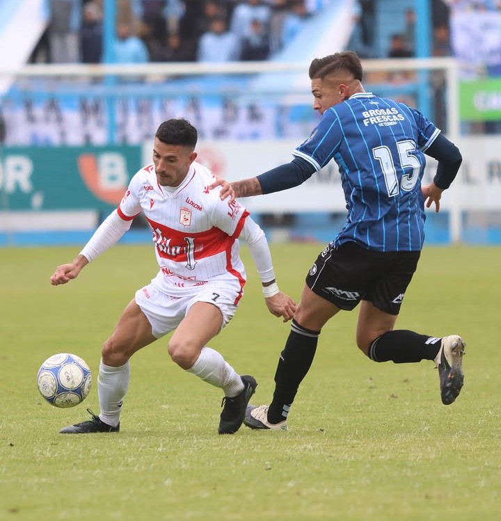 RACING DE CÓRDOBA 1 – DEPORTIVO MORÓN 2: EL GALLO SE SUBIÓ A LA PUNTA
